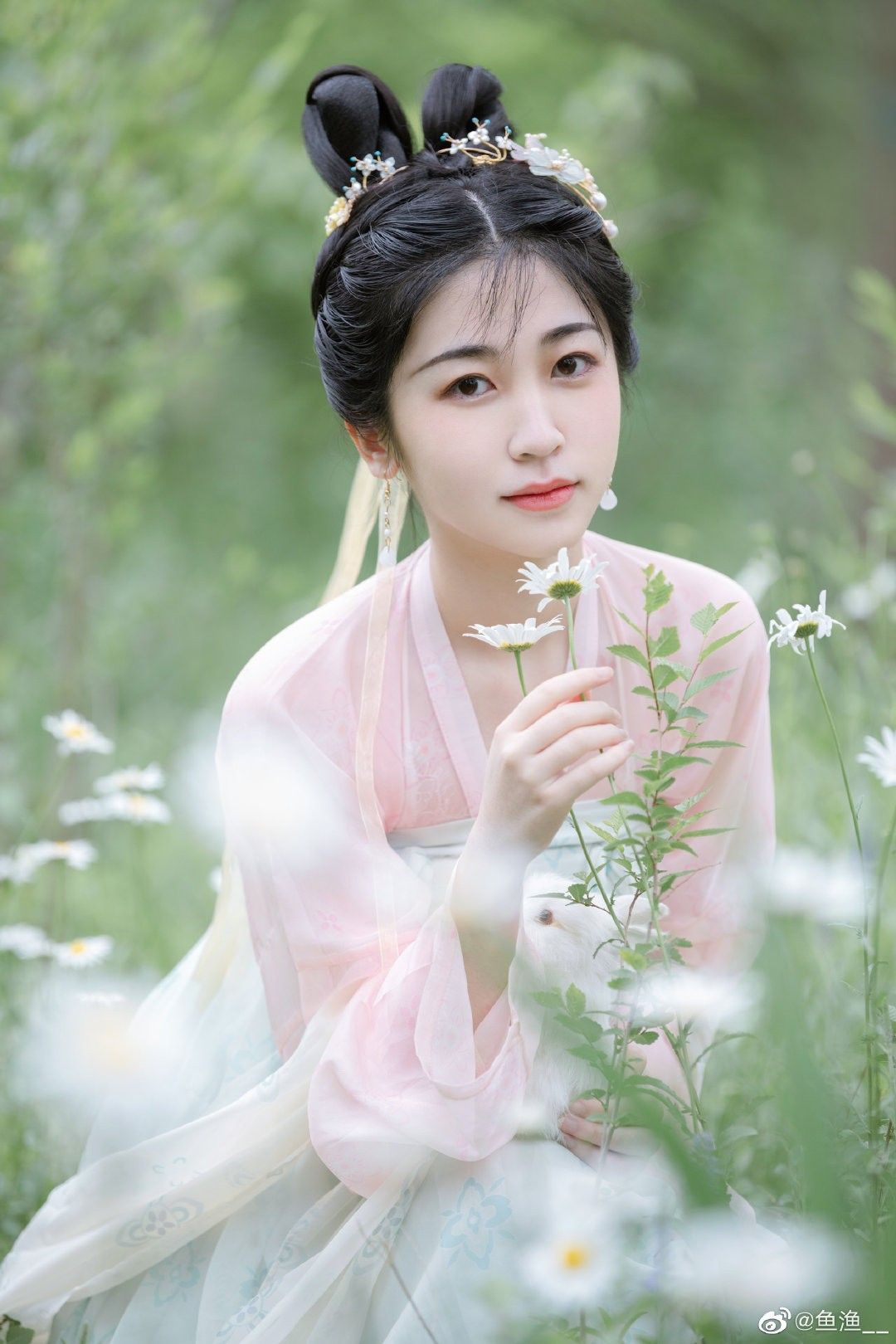 Maternal-Child Cosplay:Autumn and Winter Hanfu in Traditional Mother-Daughter Qipaos Maternal-Child Cosplay:Autumn and Winter Hanfu in Traditional Mother-Daughter Qipaos