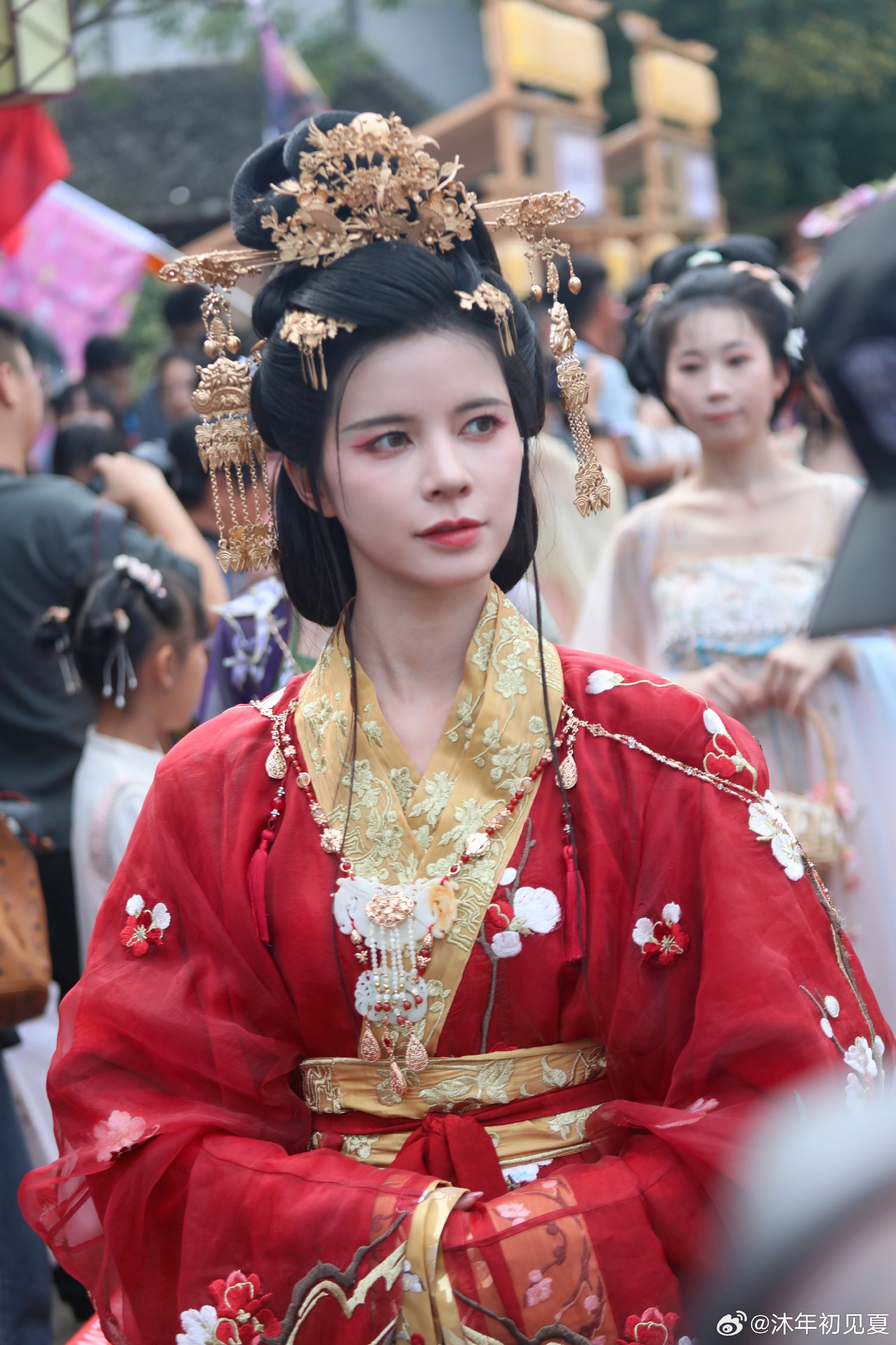The Youthful Charm of Qipao:A Journey Through the Traditional Beauty of a Young Girl The Youthful Charm of Qipao:A Journey Through the Traditional Beauty of a Young Girl