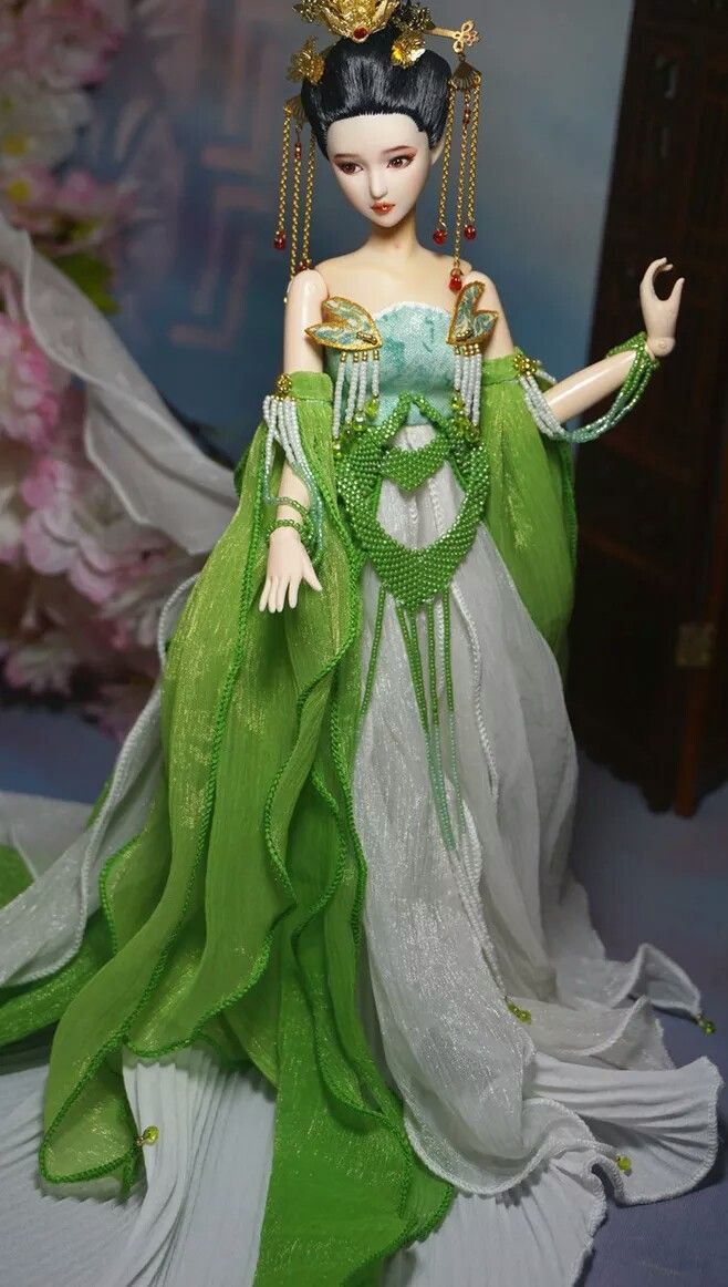 Summer Attire for the Youthful Hanfu Enthusiast:A Tale of Vibrant Elegance Summer Attire for the Youthful Hanfu Enthusiast:A Tale of Vibrant Elegance