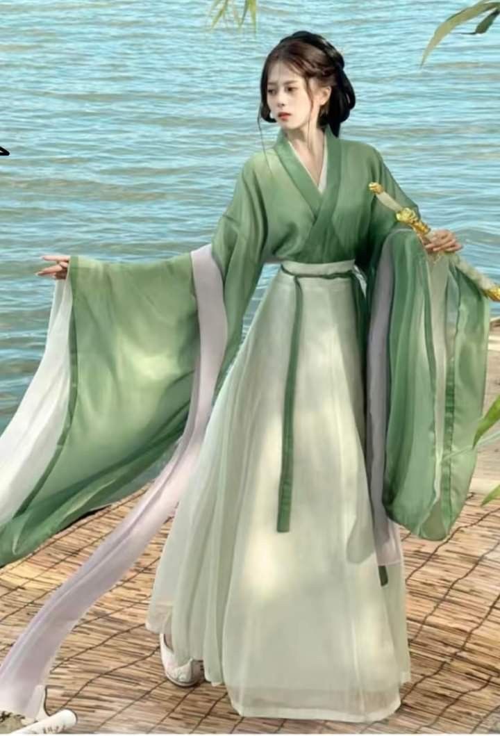 Original Hanfu Design by Li Yanyan:Unveiling the Essence of Traditional Chinese Fashion Original Hanfu Design by Li Yanyan:Unveiling the Essence of Traditional Chinese Fashion