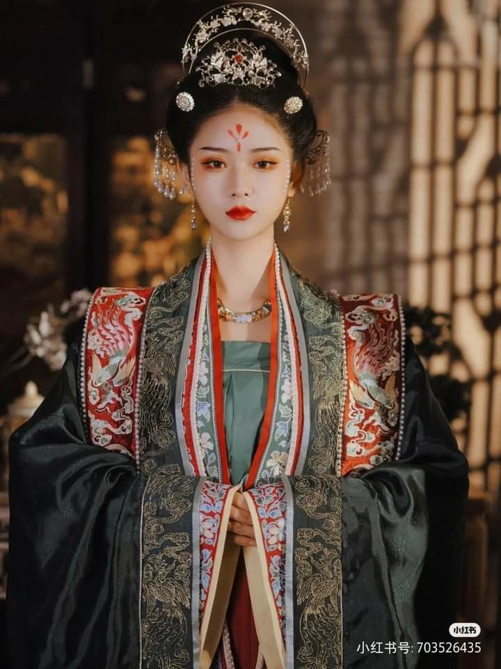 The Splendor of Hanfu:A Girl Childs Traditional Attire in the Republic of China The Splendor of Hanfu:A Girl Childs Traditional Attire in the Republic of China