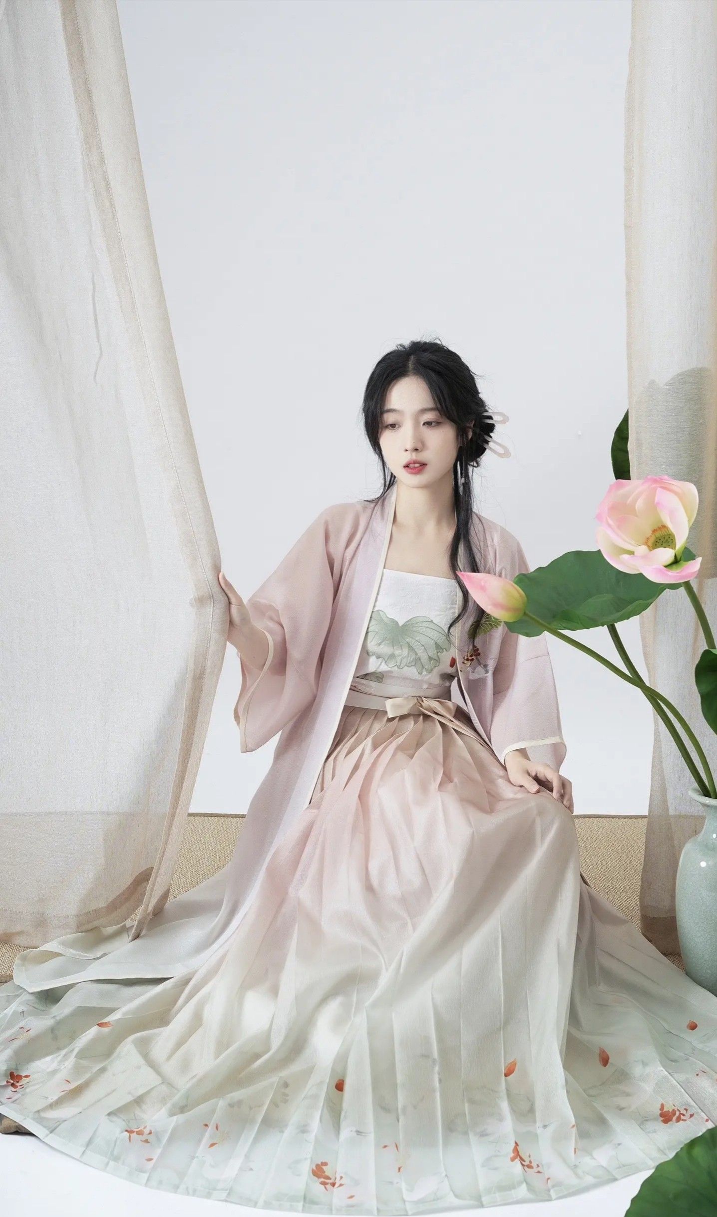 Summer Elegance in Traditional Hanfu Girls Robe Skirt Summer Elegance in Traditional Hanfu Girls Robe Skirt