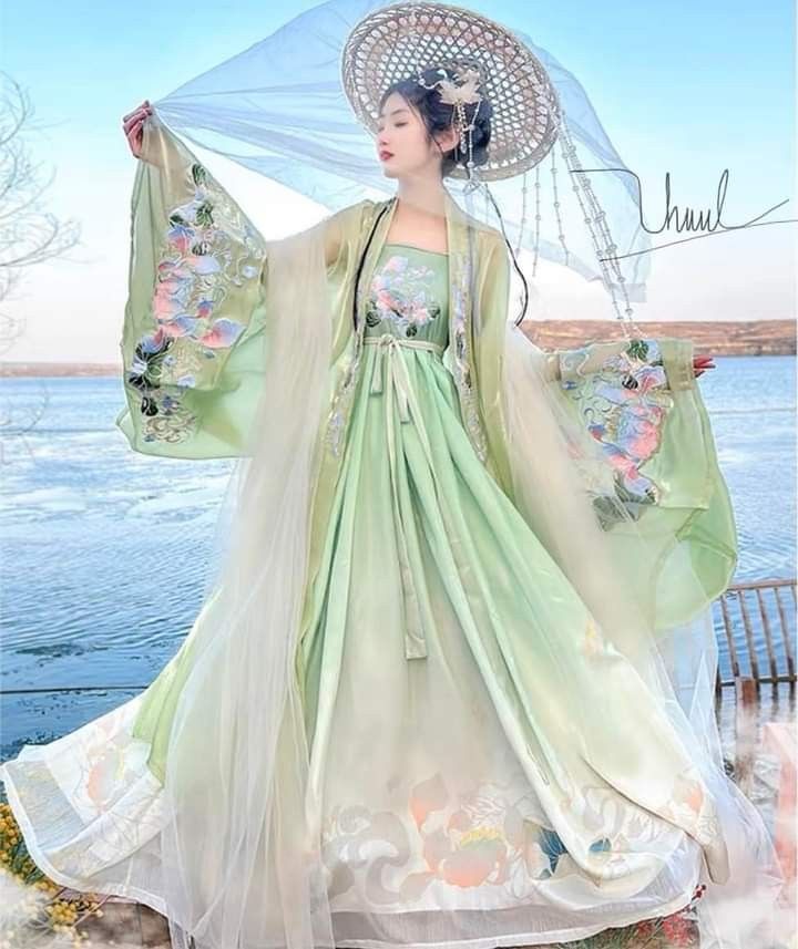 Winter 2023 Cheongsam Fashion:Unveiling the New Styles of Traditional Elegance Winter 2023 Cheongsam Fashion:Unveiling the New Styles of Traditional Elegance
