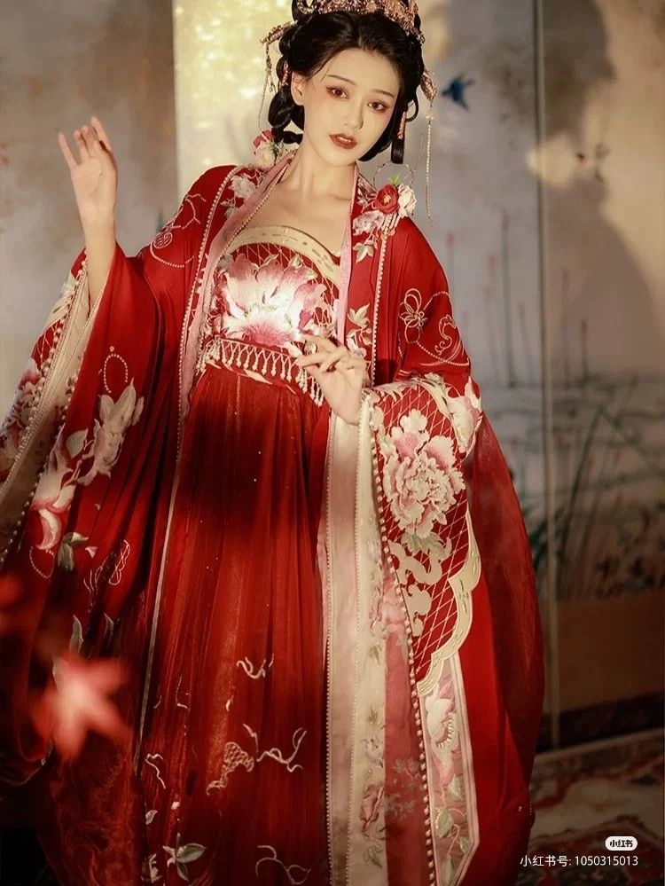 敦煌飞天舞蹈演出服中的汉服元素,传统与现代的交融 敦煌飞天舞蹈演出服中的汉服元素,传统与现代的交融