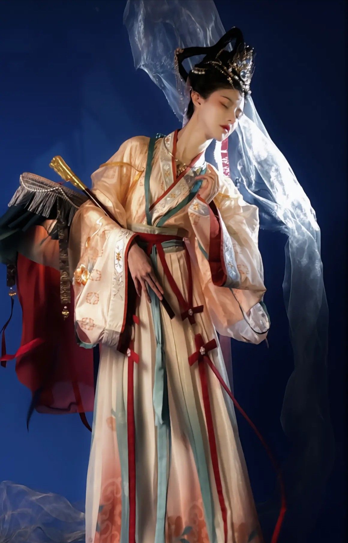 Embracing the Curves:A Journey into the World of 200-Pound Cheongsam and 180-Pound Fashion Embracing the Curves:A Journey into the World of 200-Pound Cheongsam and 180-Pound Fashion