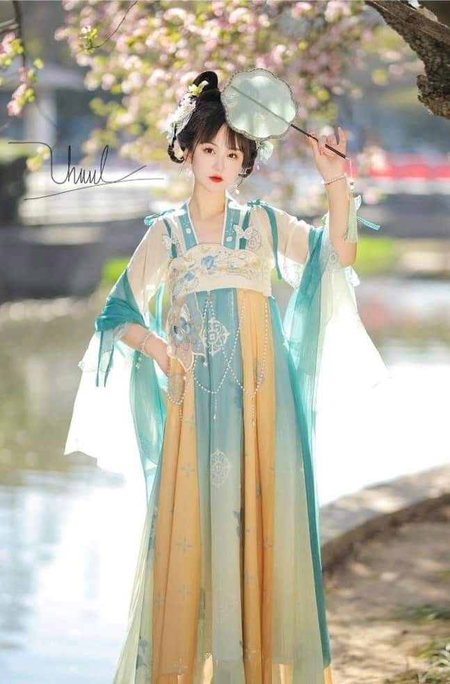 Long-Style Ink Green Cheongsam:A Blend of Tradition and Modern Elegance Long-Style Ink Green Cheongsam:A Blend of Tradition and Modern Elegance