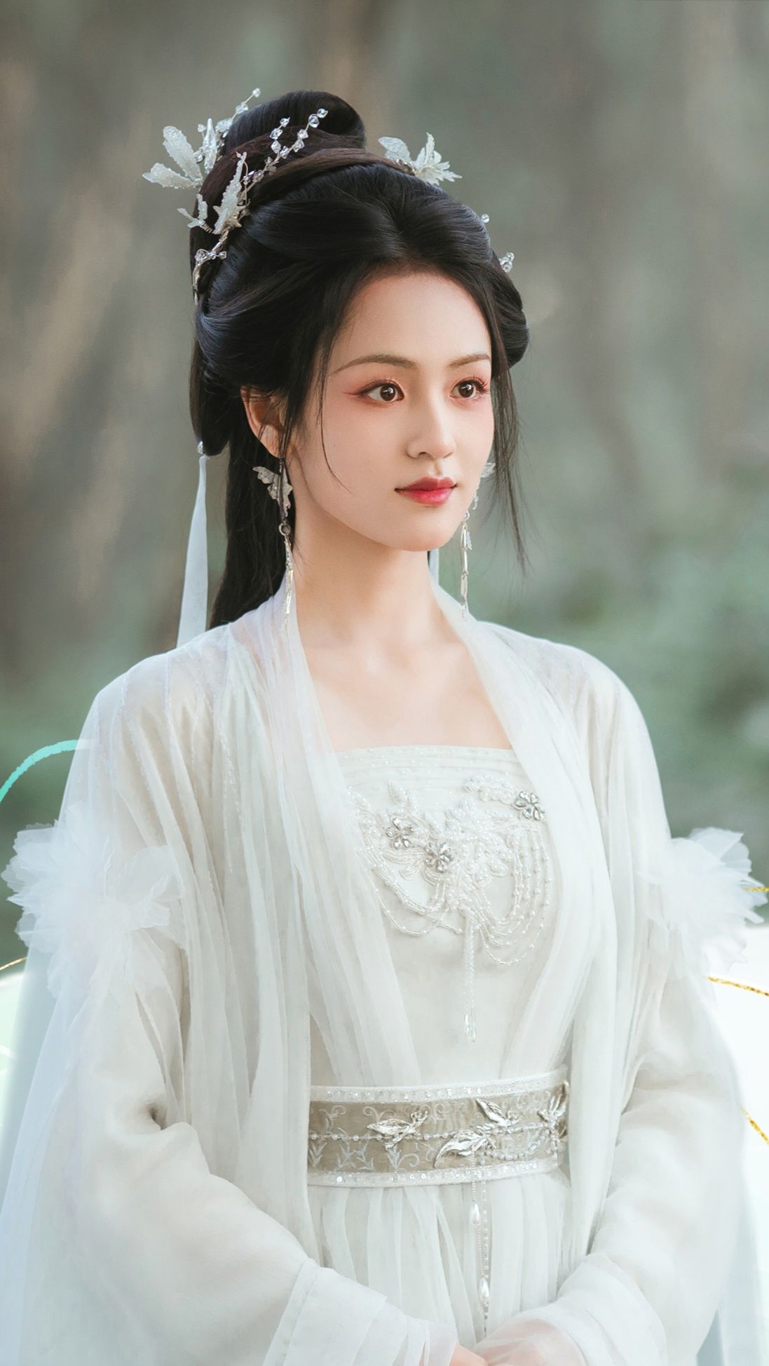 Reinventing the Cheongsam:The Modernized Qipao Jacket Reinventing the Cheongsam:The Modernized Qipao Jacket