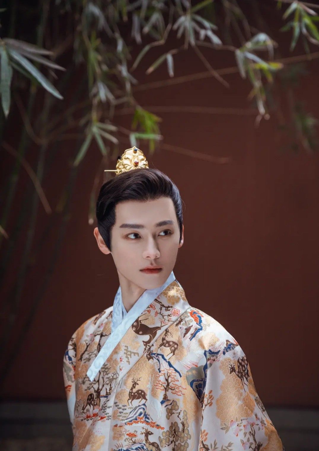 Reimagining the Cheongsam Through Layering:A Modern Fashion Exploration Reimagining the Cheongsam Through Layering:A Modern Fashion Exploration