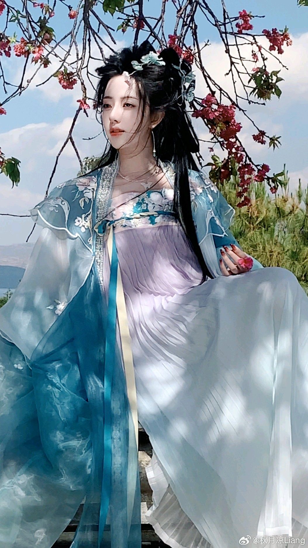 The Summer of Five Heroes in Hanfu:A Journey into the Realm of Traditional Elegance The Summer of Five Heroes in Hanfu:A Journey into the Realm of Traditional Elegance
