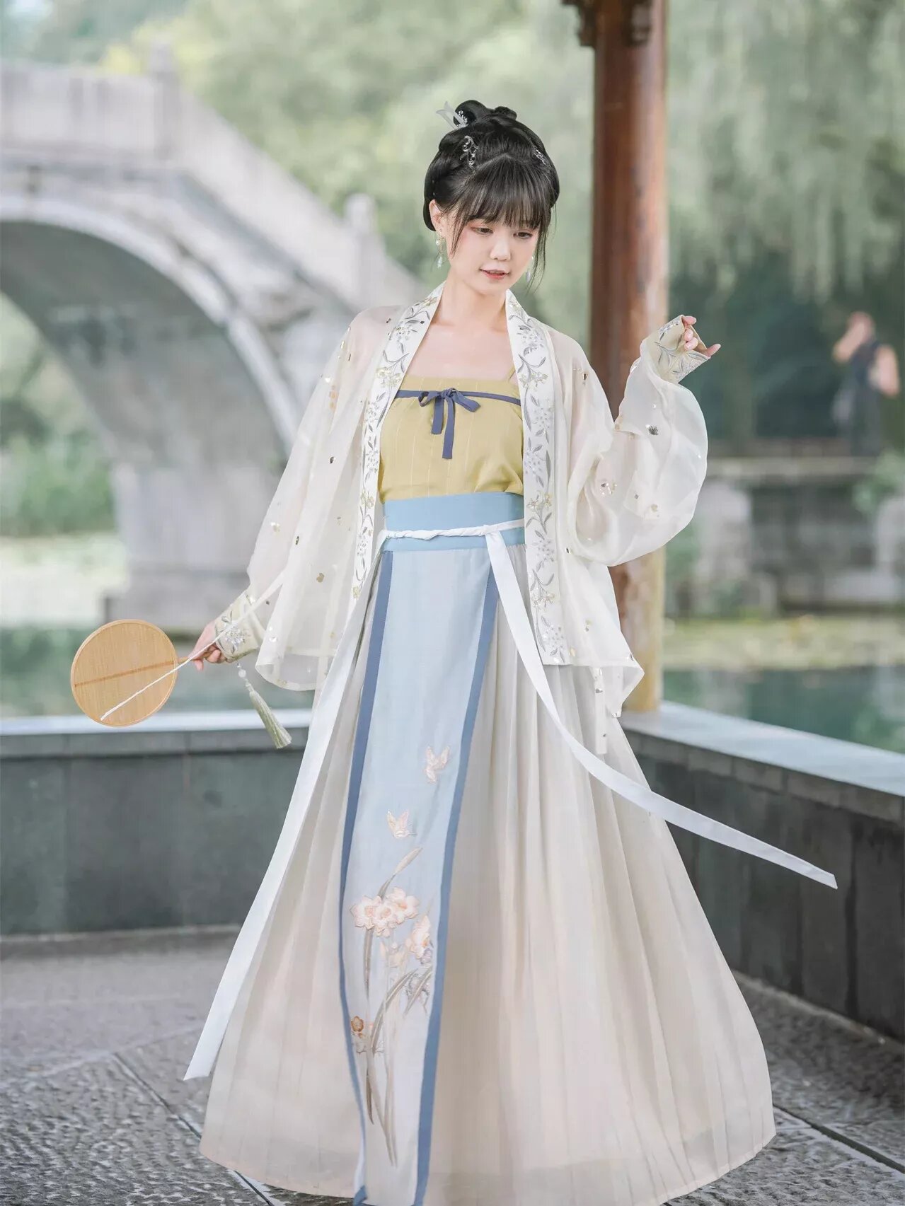 Children in the Lunar Realm:The Enchanting Story of Change in Hanfu Costumes Children in the Lunar Realm:The Enchanting Story of Change in Hanfu Costumes