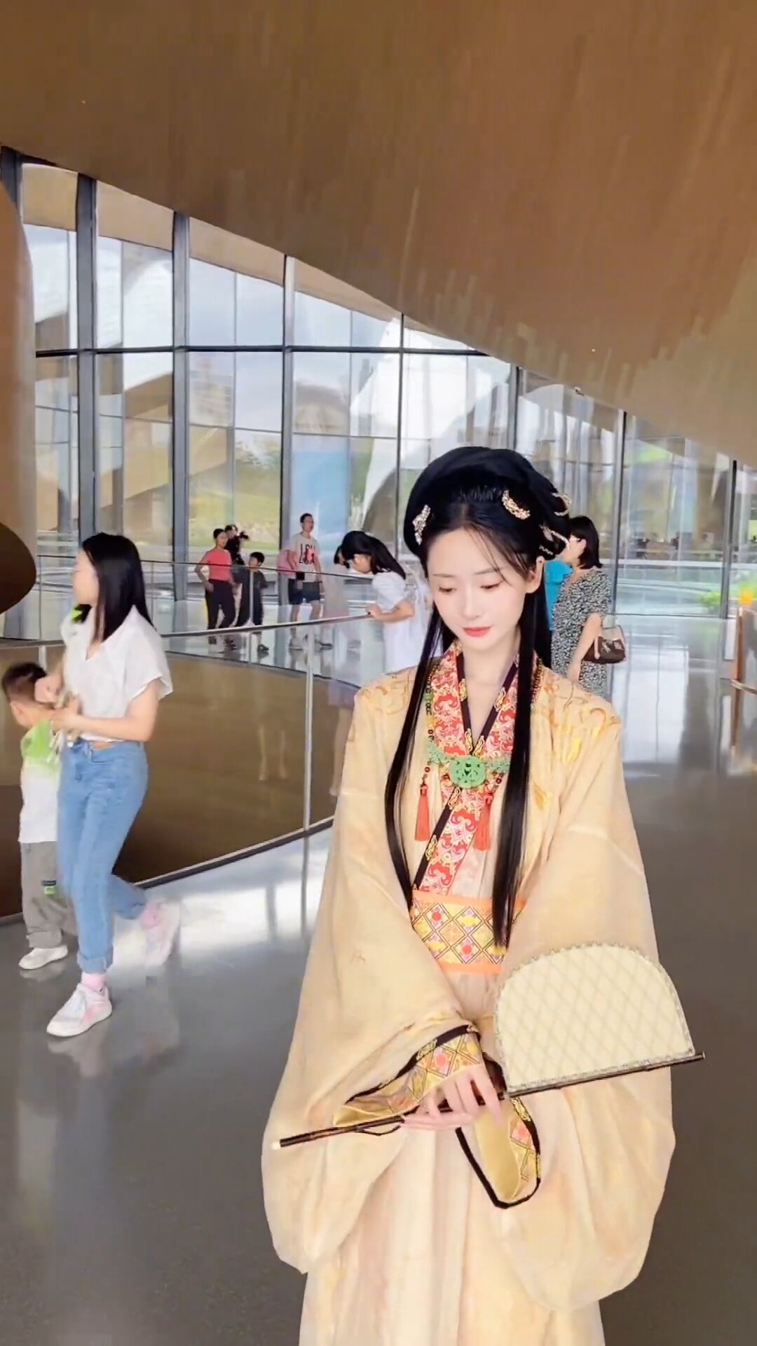The Rise of Yang Mis Horseface Skirt:Fashion Trend or Cultural Icon? The Rise of Yang Mis Horseface Skirt:Fashion Trend or Cultural Icon?