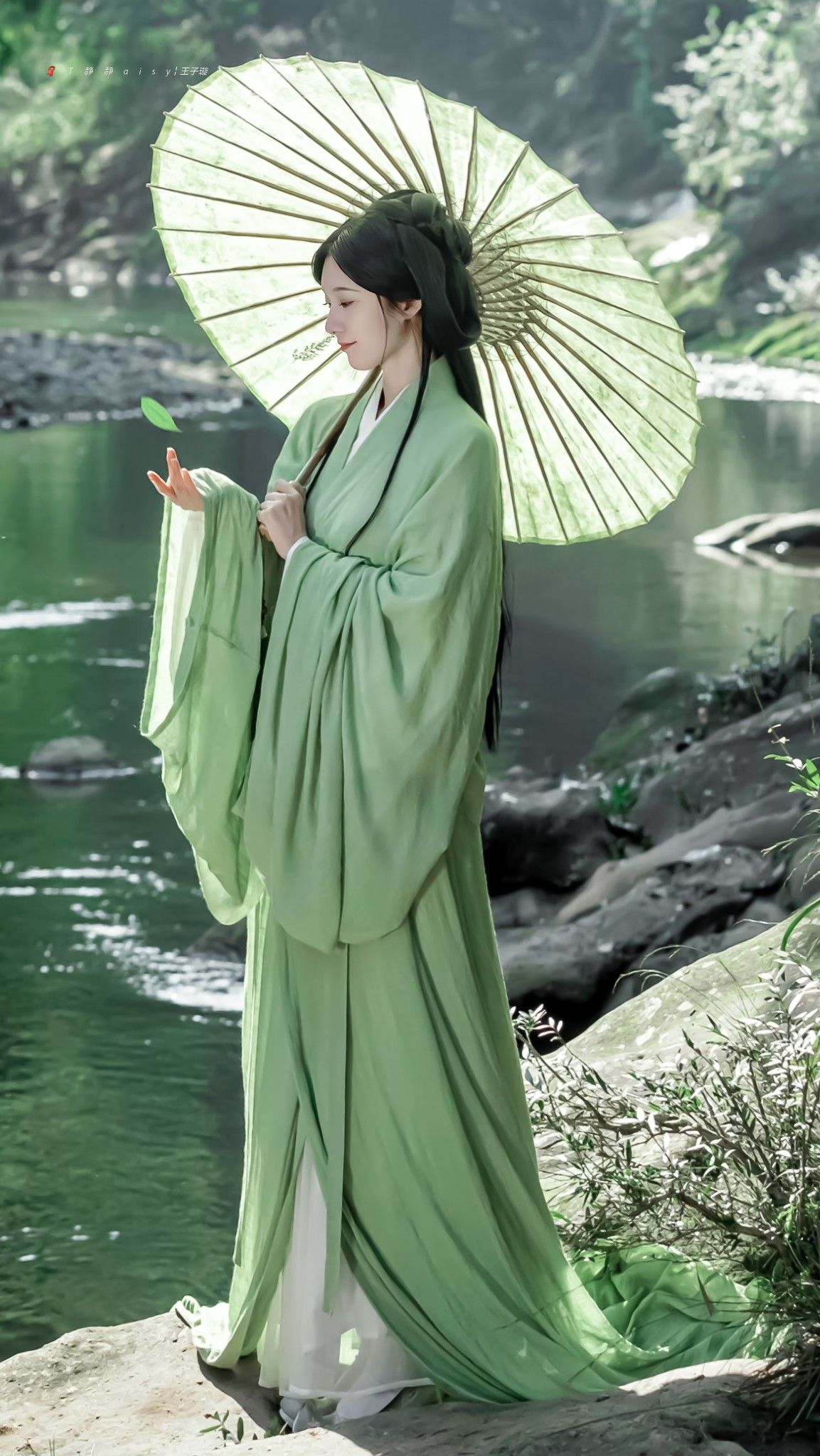 The Splendor of Red Chinese New Year Hanfu:A Traditional Salutation Outfit The Splendor of Red Chinese New Year Hanfu:A Traditional Salutation Outfit