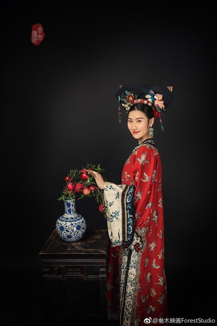 Embracing Modernity in Youthful Cheongsam Fashion:The New Generation of Qipao Embracing Modernity in Youthful Cheongsam Fashion:The New Generation of Qipao