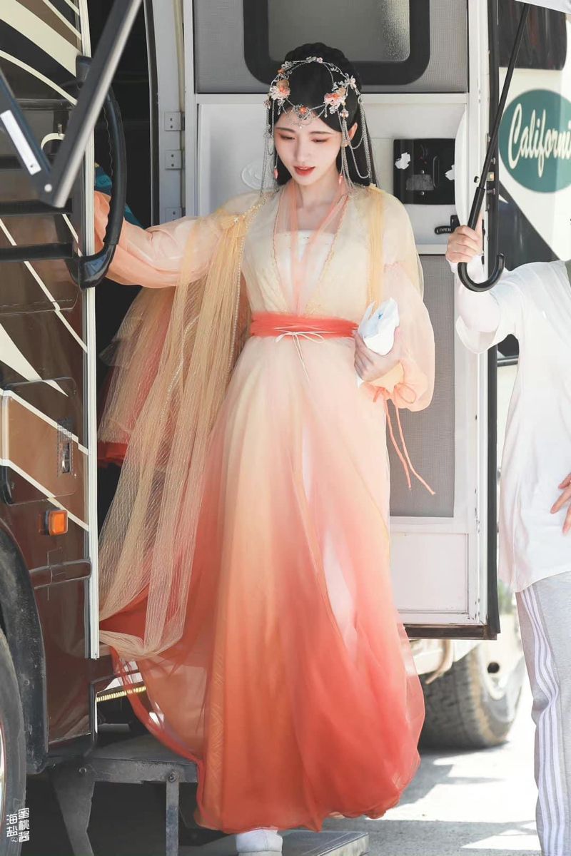 Vintage-Inspired Chinese Ethnic Style:The Evolution of Cheongsam Qipao for Modern Women Vintage-Inspired Chinese Ethnic Style:The Evolution of Cheongsam Qipao for Modern Women