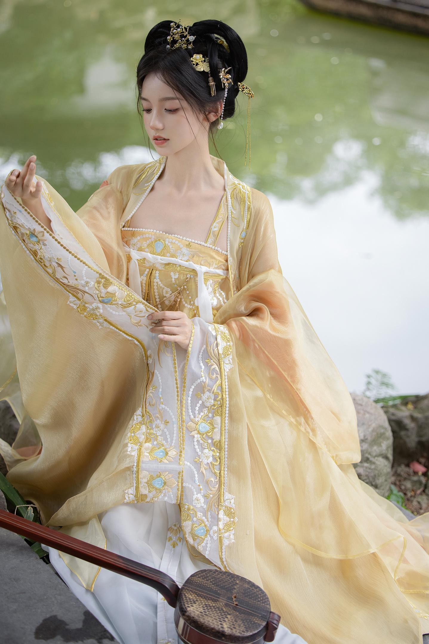 The Revival of Cheongsam:Old Shanghais Glamour on the Shanghai滩 The Revival of Cheongsam:Old Shanghais Glamour on the Shanghai滩