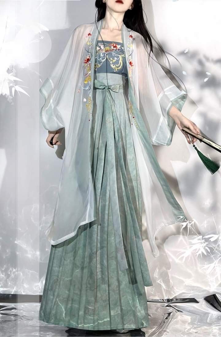 Daily Life in Traditional Hanfu:Embracing the Beauty of Traditional Chinese Clothing Daily Life in Traditional Hanfu:Embracing the Beauty of Traditional Chinese Clothing