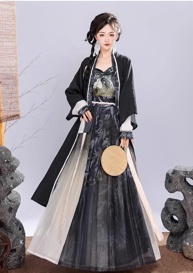 Embracing the New Autumn-Winter Cheongsam:A Blend of Tradition and Modernity Embracing the New Autumn-Winter Cheongsam:A Blend of Tradition and Modernity