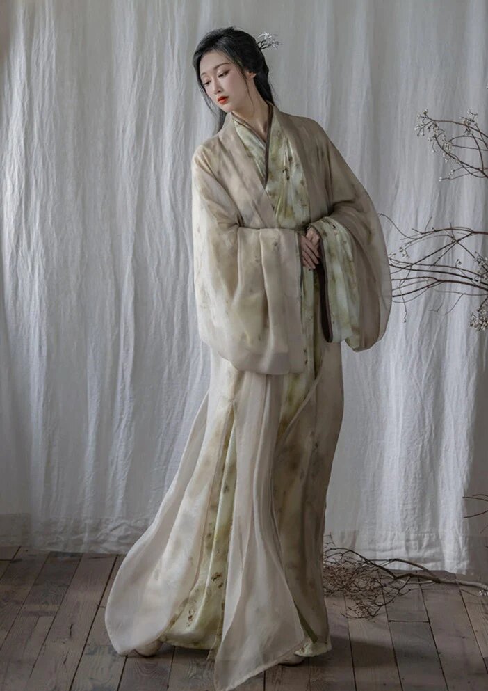 Bamboo Leaf Patterned Horseface Skirt:A Blend of Traditional Craftsmanship and Modern Elegance Bamboo Leaf Patterned Horseface Skirt:A Blend of Traditional Craftsmanship and Modern Elegance