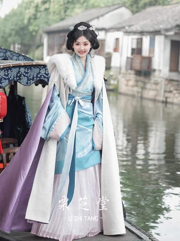The Elegance of Cheongsam and its Perfect Pair:The Fine-heeled Shoes The Elegance of Cheongsam and its Perfect Pair:The Fine-heeled Shoes