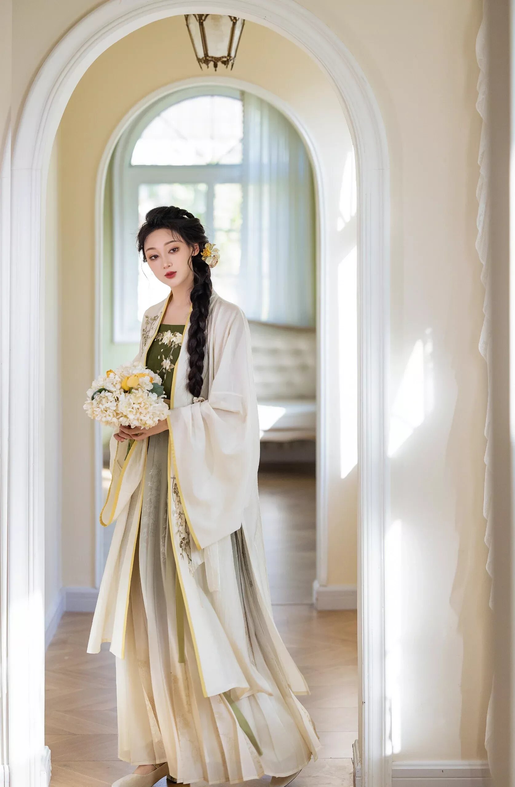 Pearl Button-Up Cheongsam:A Blend of Tradition and Modern Elegance Pearl Button-Up Cheongsam:A Blend of Tradition and Modern Elegance