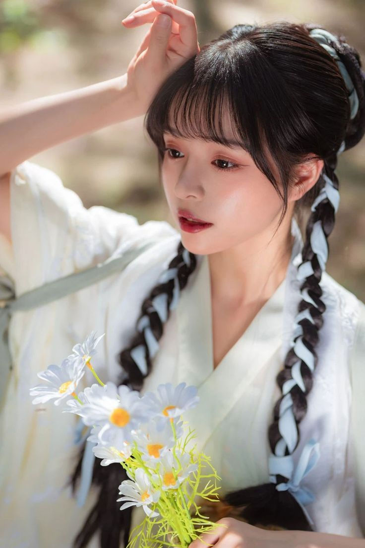 Exploring the Originality of Yaochi Hanfu Fashion Exploring the Originality of Yaochi Hanfu Fashion
