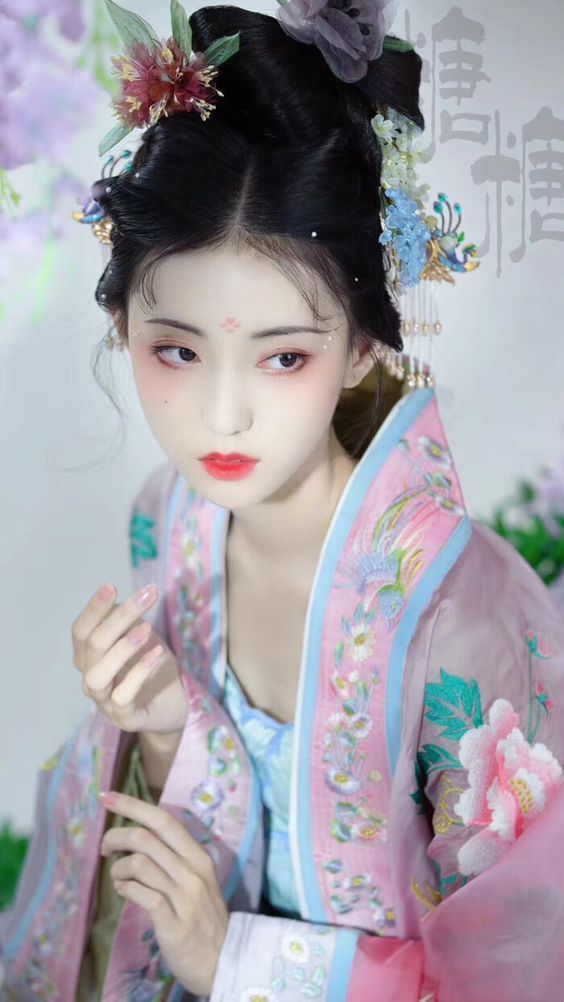 The Enchanting World of ShìShén Lìng Hanfu:The Traditional Chinese Costumes Modern Evolution The Enchanting World of ShìShén Lìng Hanfu:The Traditional Chinese Costumes Modern Evolution