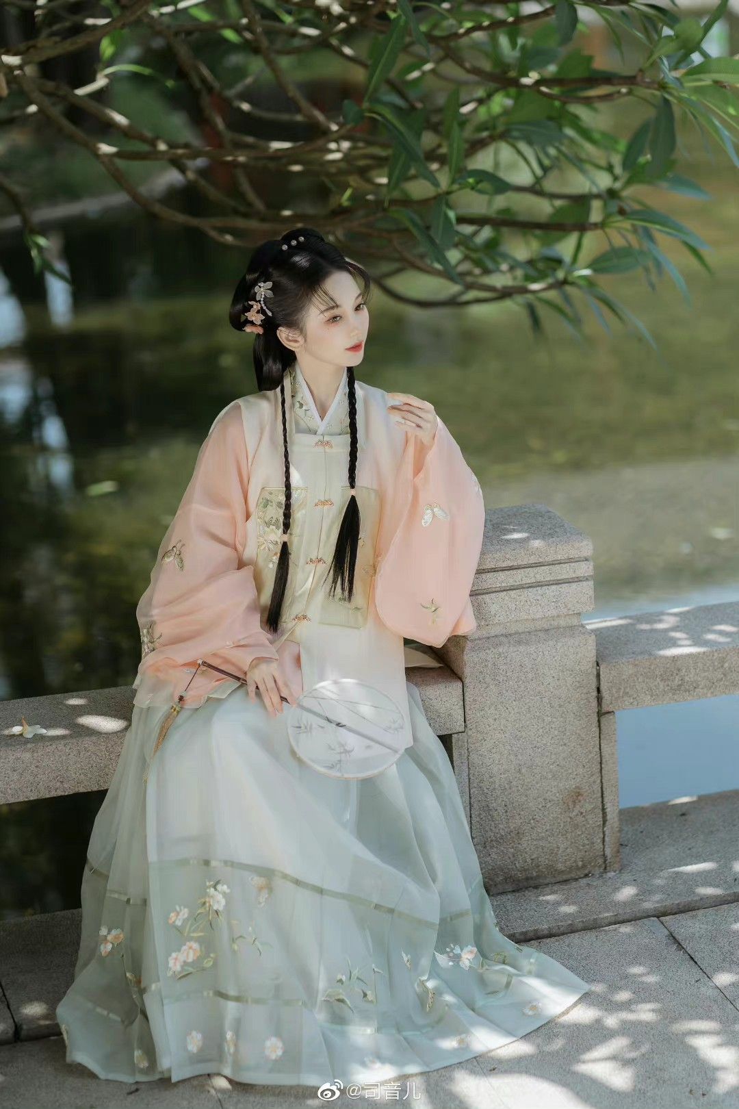 The Origin of Traditional Hanfu Clothing:Exploring the Artistic Beauty of Ying Chun Di The Origin of Traditional Hanfu Clothing:Exploring the Artistic Beauty of Ying Chun Di