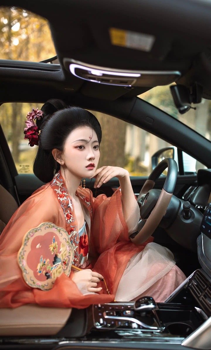 The Little Girl in a Cheongsam:A 4-Year-Olds Fashion Statement and Cultural Connection The Little Girl in a Cheongsam:A 4-Year-Olds Fashion Statement and Cultural Connection