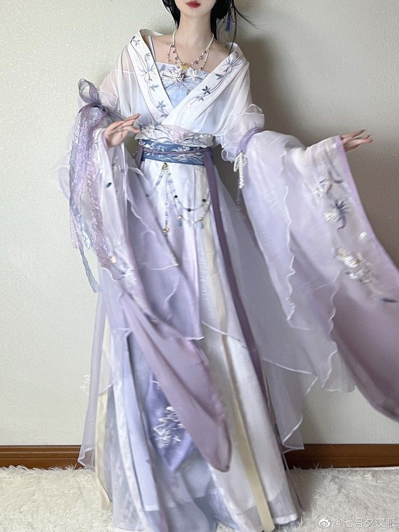 Encounter with a Divine Deer and the Bells of Traditional Chinese Clothing Encounter with a Divine Deer and the Bells of Traditional Chinese Clothing
