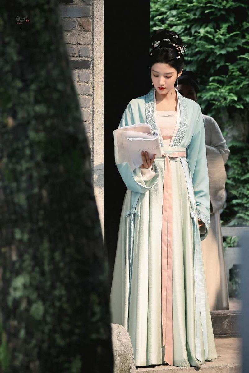 Lantern Pants and Hanfu Fashion for Little Girls:A Blend of Tradition and Modernity Lantern Pants and Hanfu Fashion for Little Girls:A Blend of Tradition and Modernity