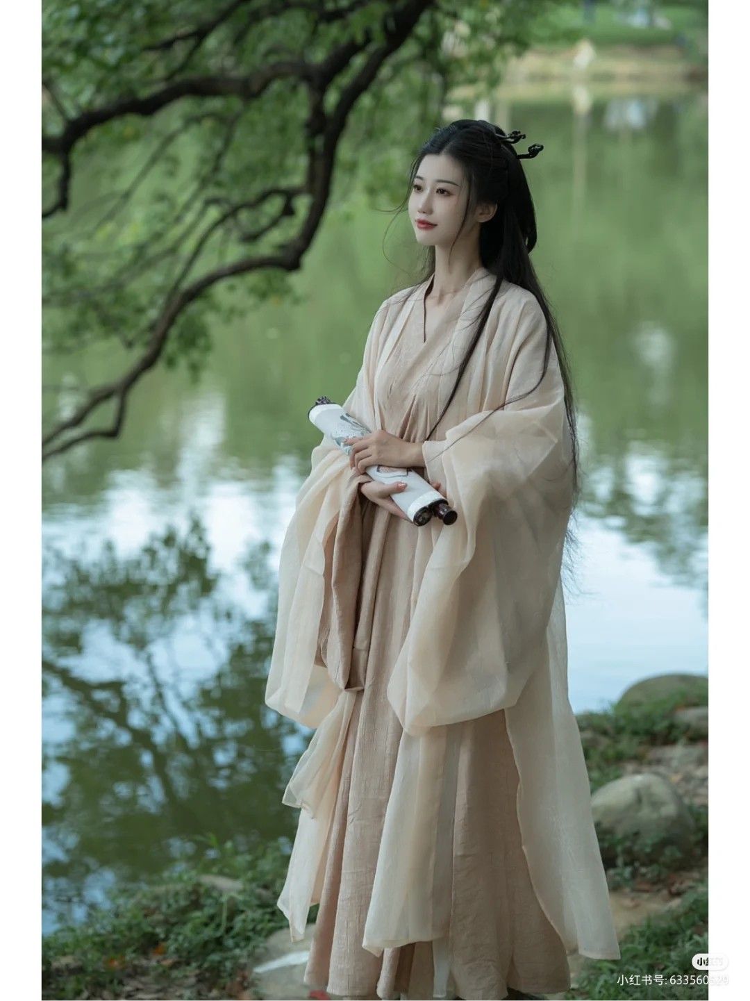 Young and Stylish:Premium Silk Cheongsam with Low Collar and Mulberry Silk Fabric Young and Stylish:Premium Silk Cheongsam with Low Collar and Mulberry Silk Fabric