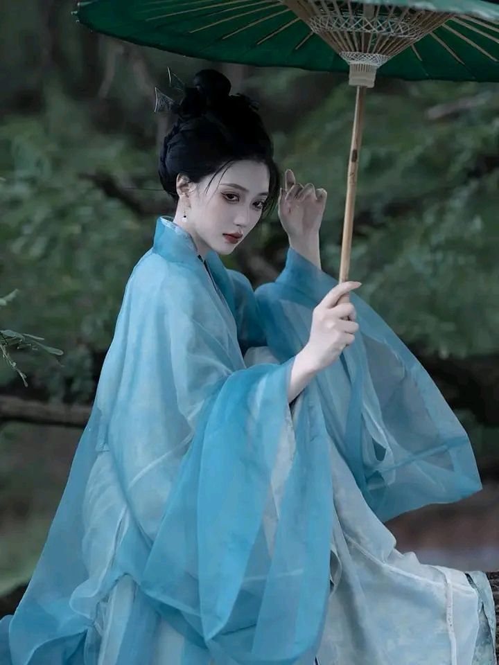 Reimagining the Cheongsam Dress:Innovations in the Design of its Skirt Flare Reimagining the Cheongsam Dress:Innovations in the Design of its Skirt Flare