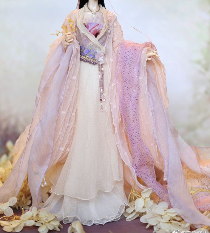 Stylish Qipao Fashion for Exploring the Charms of Suzhou Stylish Qipao Fashion for Exploring the Charms of Suzhou