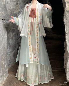 The Making of Traditional Hanfu Patterns:A Guide to Pattern Drafting for Modern Hanfu Enthusiasts The Making of Traditional Hanfu Patterns:A Guide to Pattern Drafting for Modern Hanfu Enthusiasts