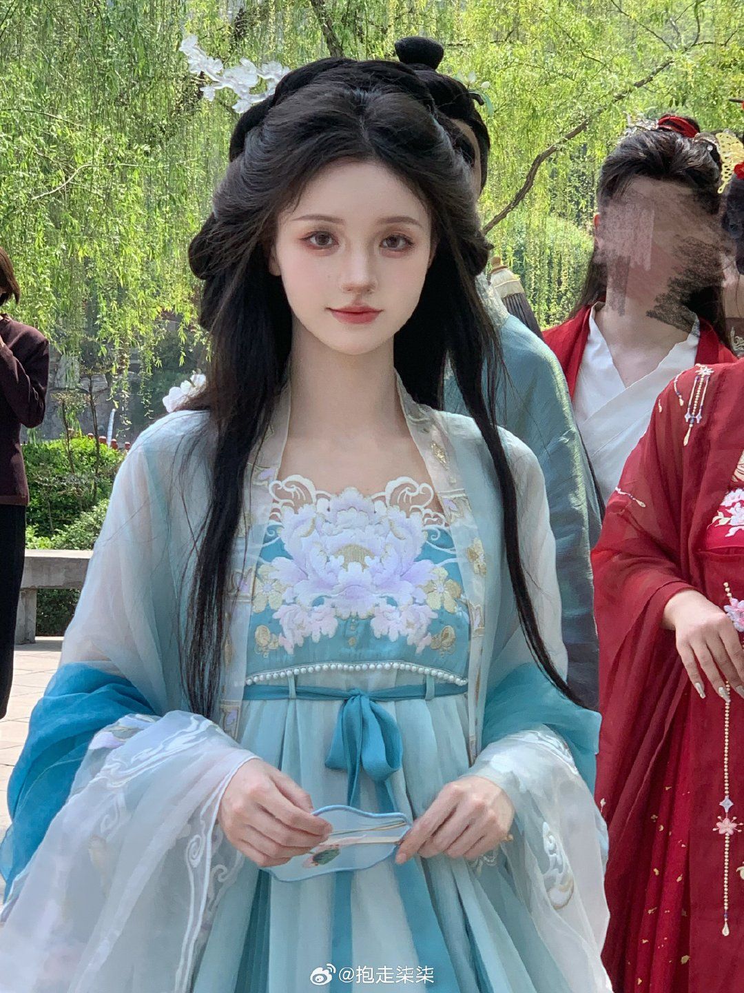 Reinventing Qipao with Autumn Fashion Updates Reinventing Qipao with Autumn Fashion Updates