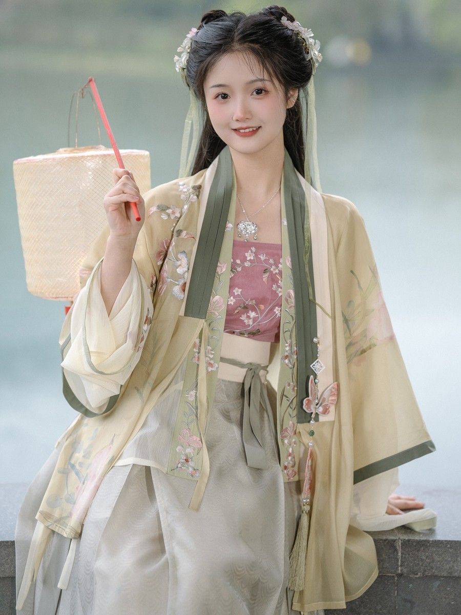 Long-sleeved Qipao:A Stylish and Warm Option for Autumn and Winter