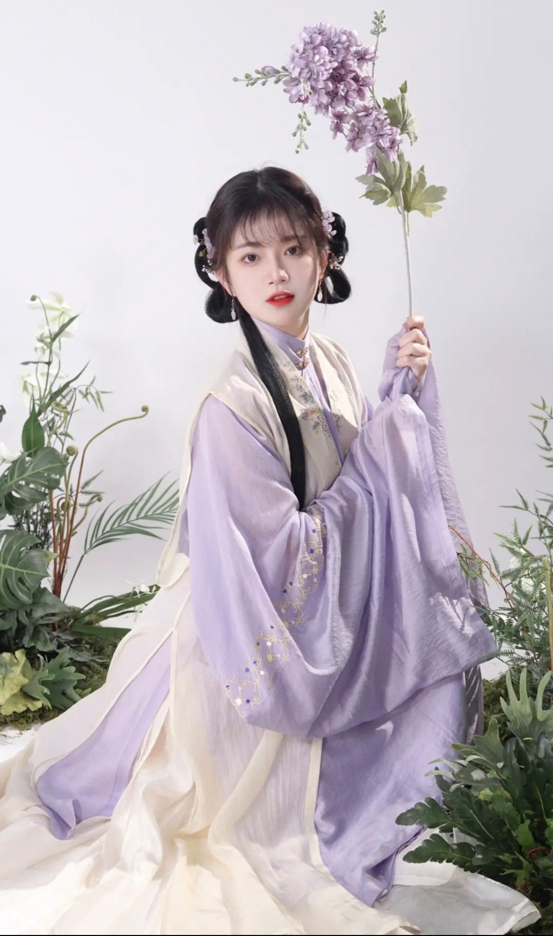 The Reign of Hanfu:Exploring the Revival of Traditional Chinese Clothing The Reign of Hanfu:Exploring the Revival of Traditional Chinese Clothing