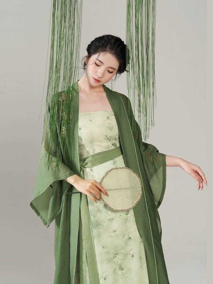 Starfall to Sugar:Exploring the Traditional Charm of Hanfu Fashion Starfall to Sugar:Exploring the Traditional Charm of Hanfu Fashion