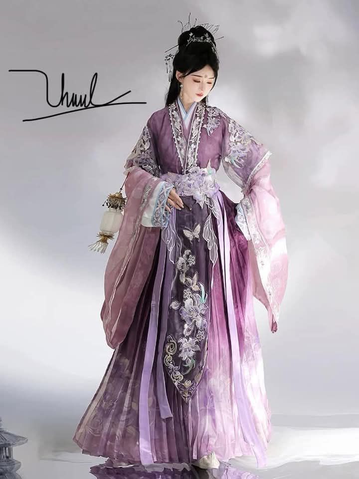 The Red-Clad Girl in Hanfu Fashion The Red-Clad Girl in Hanfu Fashion
