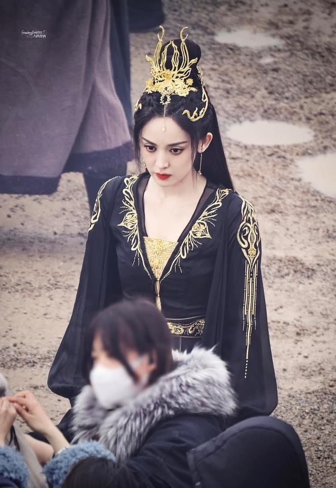 The Noble Dame of the Warlords World:The Splendor of a Cheongsam-Clad Lady The Noble Dame of the Warlords World:The Splendor of a Cheongsam-Clad Lady