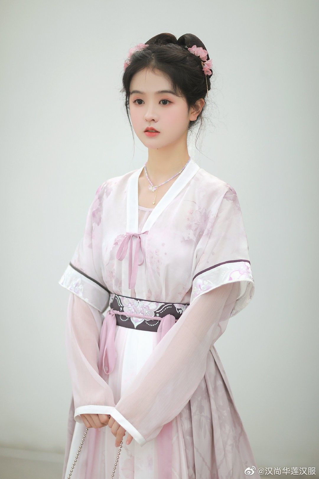 港风复古旗袍,传统魅力的现代演绎 港风复古旗袍,传统魅力的现代演绎