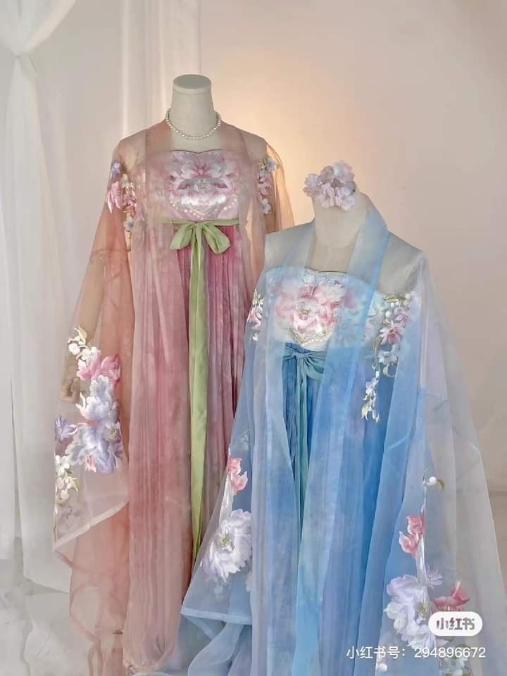 The Charm of a Short-Sleeve Cheongsam at Fifty The Charm of a Short-Sleeve Cheongsam at Fifty