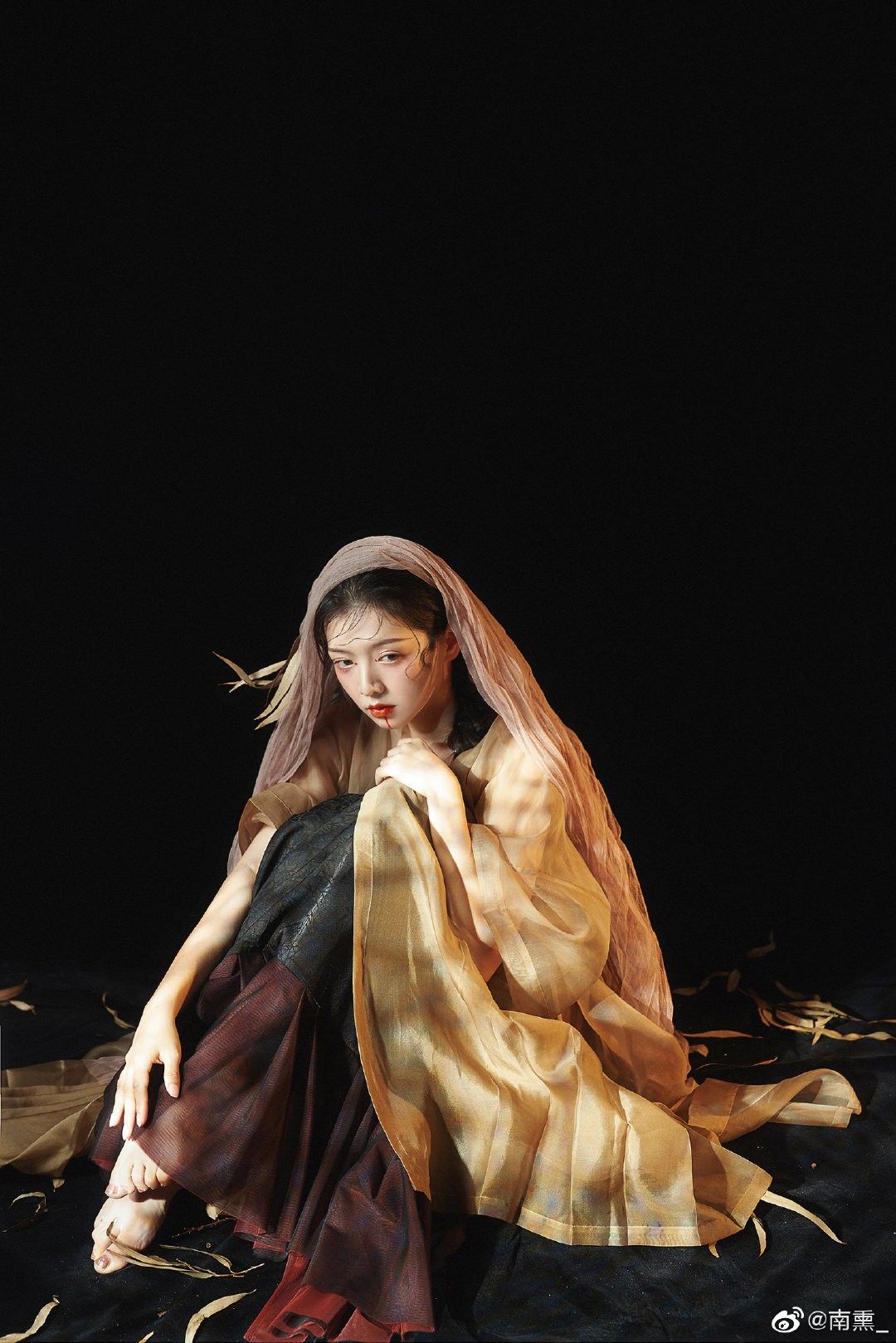 The Story of a Girl in Huzhou Wearing Traditional Hanfu Clothing The Story of a Girl in Huzhou Wearing Traditional Hanfu Clothing