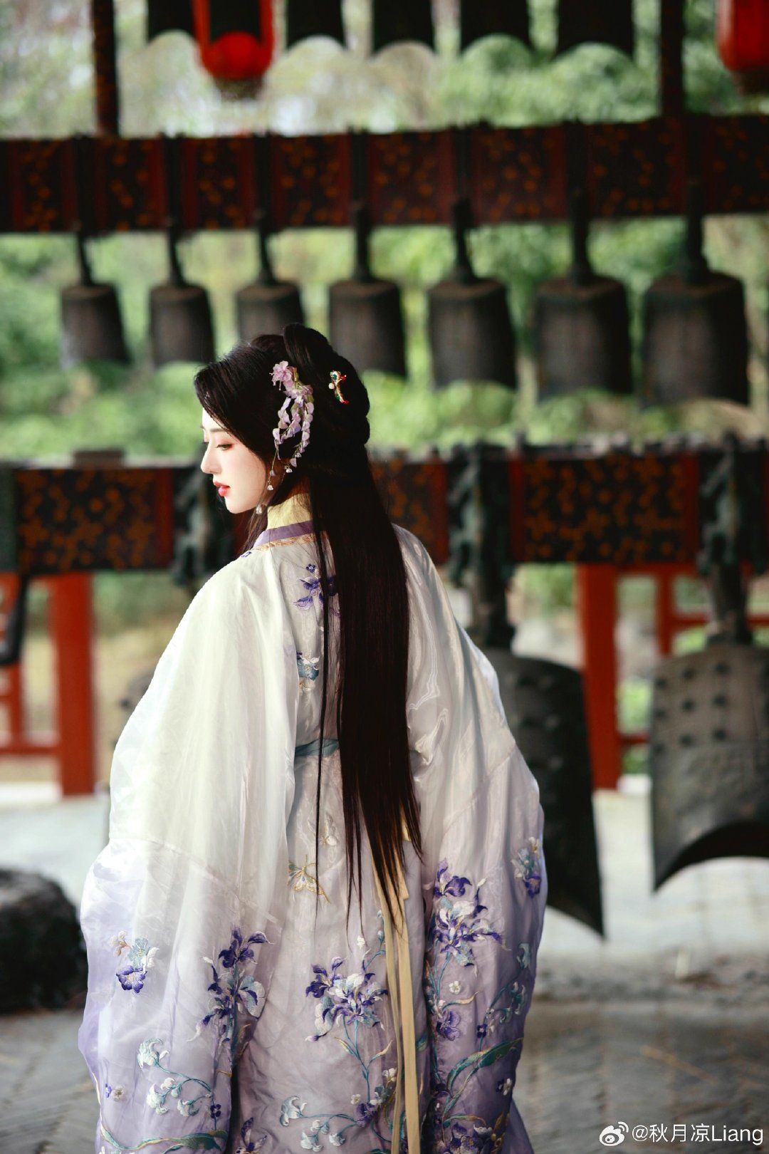 The Splendid Elegance of Hanfu Headdress:Tassel Steps and Swinging Ornamentation The Splendid Elegance of Hanfu Headdress:Tassel Steps and Swinging Ornamentation