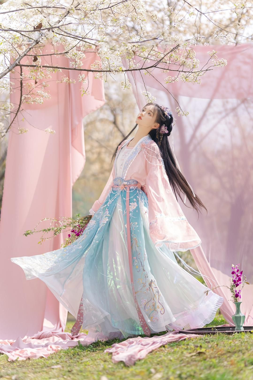 Winter Hanfu Fashion for 10-Year-Old Girls:Embracing Traditional Elegance Winter Hanfu Fashion for 10-Year-Old Girls:Embracing Traditional Elegance