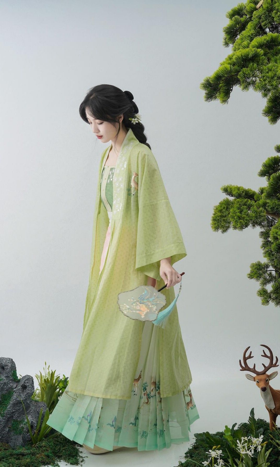 The Charm of Cheongsam:A Cultural Icon of Chinese Traditional Elegance The Charm of Cheongsam:A Cultural Icon of Chinese Traditional Elegance