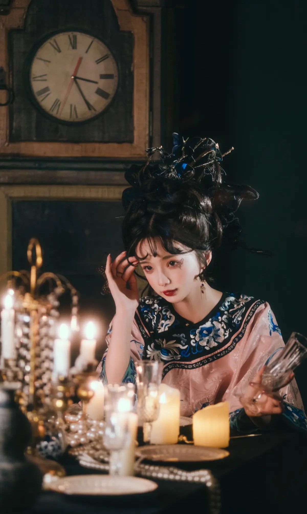 Reinventing the Chinese Cheongsam:Embracing a Timeless Elegance with Modern Charm Reinventing the Chinese Cheongsam:Embracing a Timeless Elegance with Modern Charm