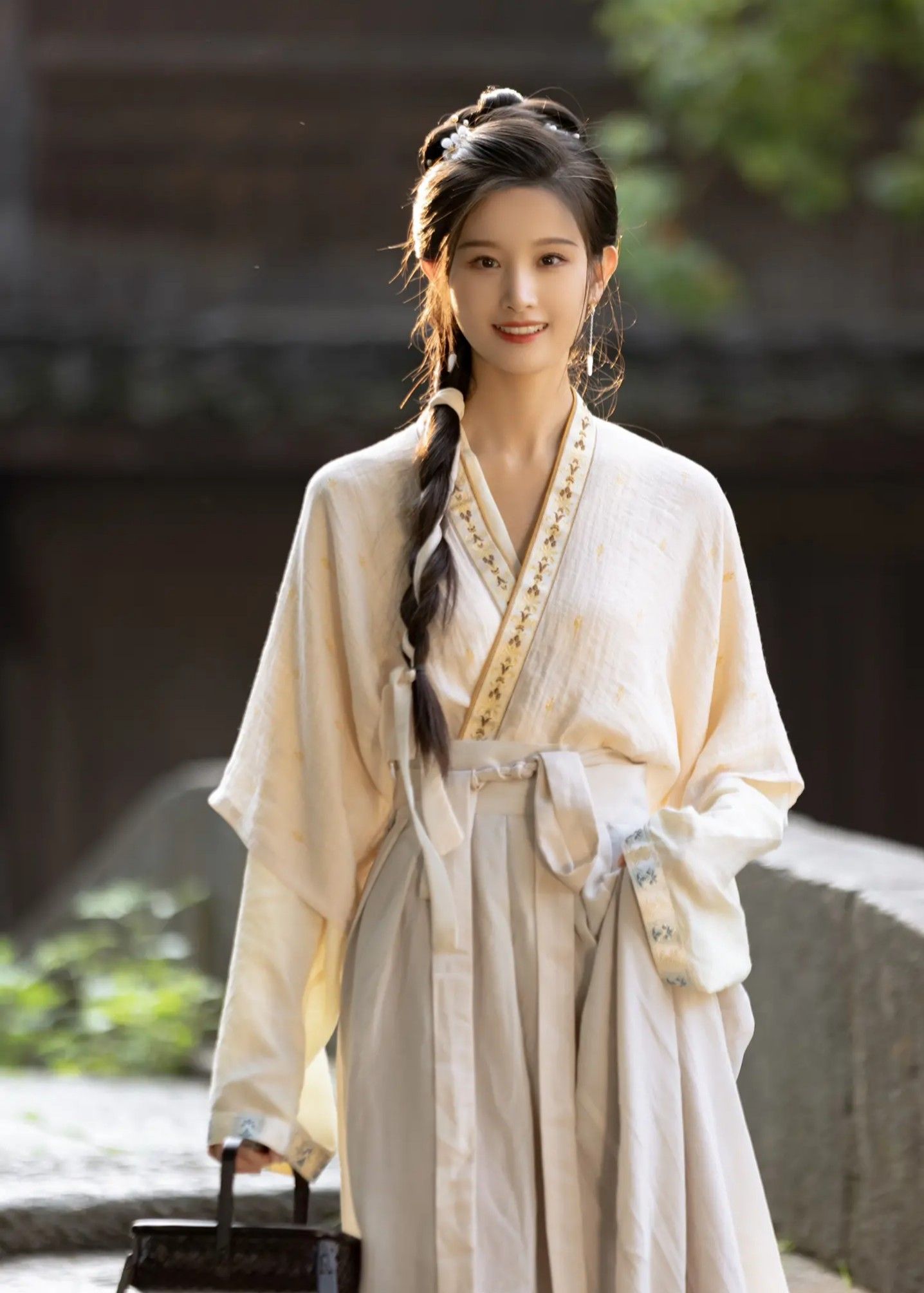 Childrens Traditional Chinese Horseface Skirt with Steps and Hairpins Childrens Traditional Chinese Horseface Skirt with Steps and Hairpins