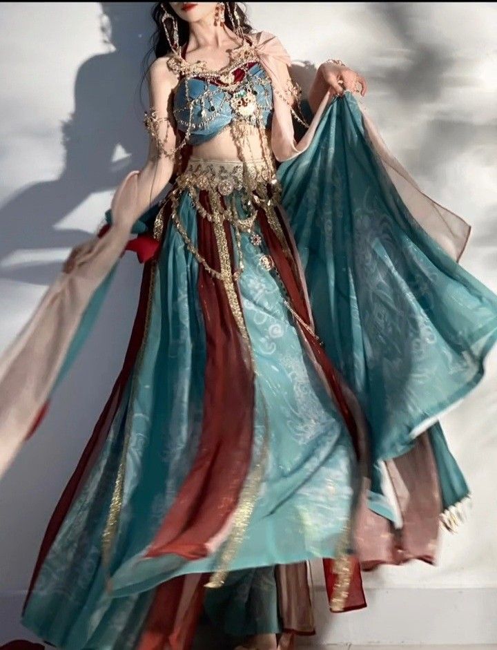 Ancient-Style Earrings and Hanfu Fashion:Embracing the Chinese Traditional Beauty Ancient-Style Earrings and Hanfu Fashion:Embracing the Chinese Traditional Beauty