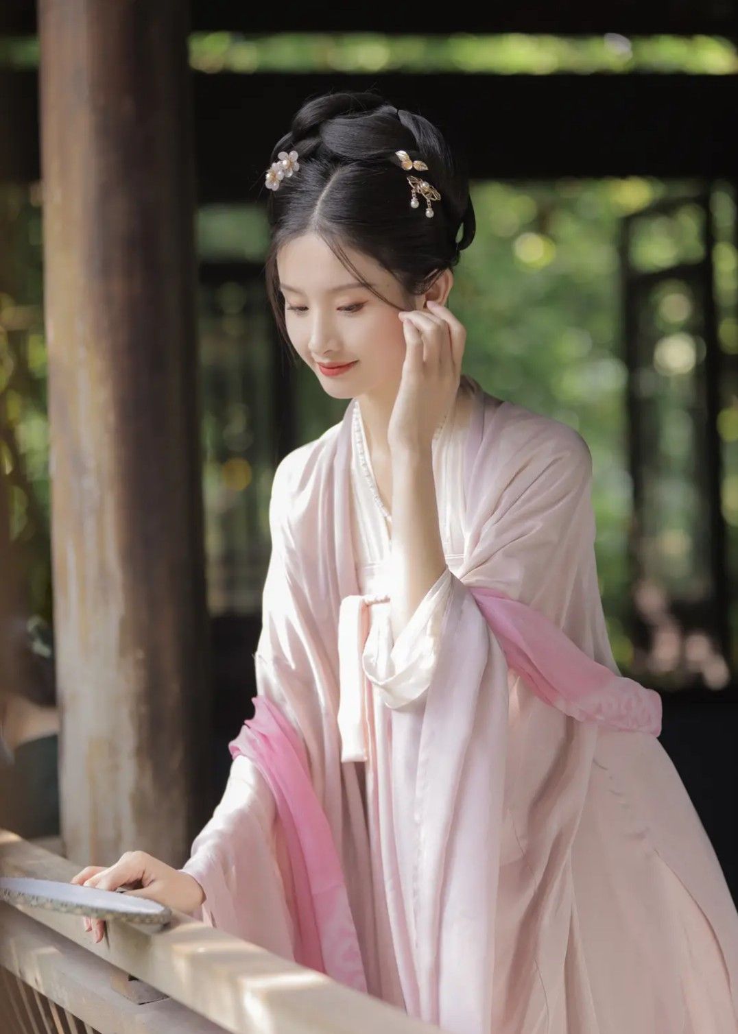Embracing Traditional Splendor:The Original Hanfu Fashion of Chenghuang Embracing Traditional Splendor:The Original Hanfu Fashion of Chenghuang